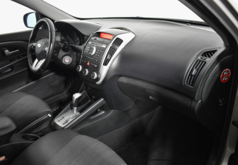 Подержанный автомобиль Kia Ceed Wagon 2011 года (12 фото)