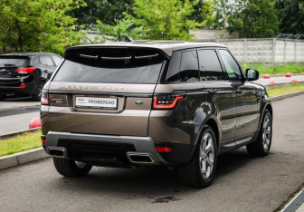 Подержанный автомобиль Land Rover Range Rover Sport 2018 года (6 фото)