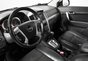 Подержанный автомобиль Chevrolet Captiva 2008 года (9 фото)