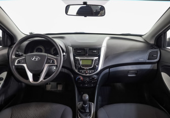 Подержанный автомобиль Hyundai Solaris Sedan 2011 года (9 фото)