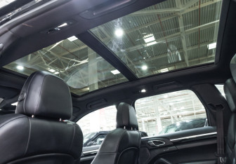Подержанный автомобиль Porsche Cayenne 2017 года (29 фото)