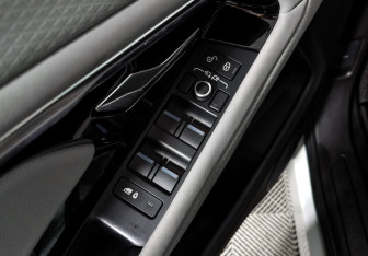 Подержанный автомобиль Land Rover Range Rover Evoque 2019 года (10 фото)