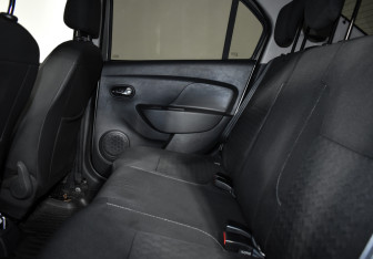 Подержанный автомобиль Renault Logan Sedan 2014 года (12 фото)
