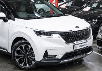 Подержанный автомобиль Kia Carnival 2021 года (6 фото)