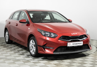 Подержанный автомобиль Kia Ceed Hatchback 2022 года (3 фото)
