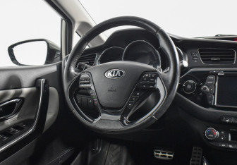 Подержанный автомобиль Kia Ceed Wagon 2014 года (14 фото)