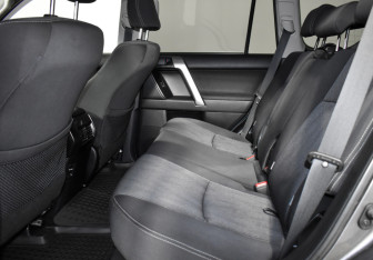 Подержанный автомобиль Toyota Land Cruiser Prado 2014 года (13 фото)