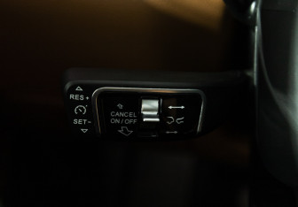 Подержанный автомобиль Hongqi HQ9 2022 года (27 фото)