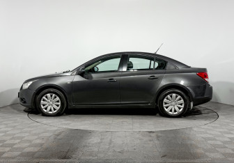 Подержанный автомобиль Chevrolet Cruze Sedan 2010 года (8 фото)