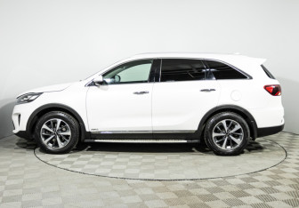 Подержанный автомобиль Kia Sorento 2018 года (8 фото)
