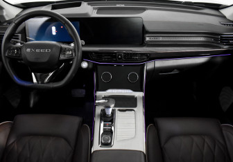 Подержанный автомобиль Exeed VX 2023 года (17 фото)