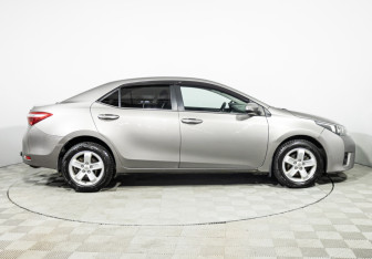 Подержанный автомобиль Toyota Corolla Sedan 2014 года (4 фото)