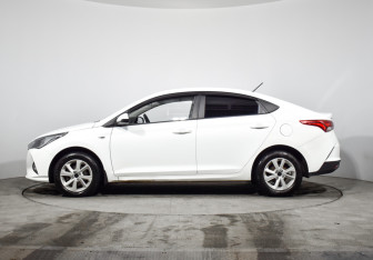 Подержанный автомобиль Hyundai Solaris Sedan 2021 года (8 фото)