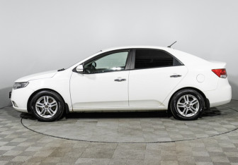 Подержанный автомобиль Kia Cerato Sedan 2011 года (8 фото)