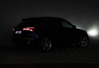 Подержанный автомобиль Audi Q5 2017 года (26 фото)