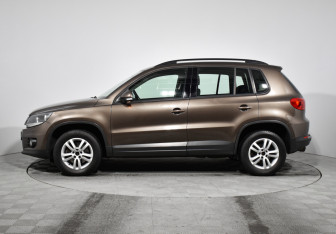 Подержанный автомобиль Volkswagen Tiguan 2015 года (8 фото)