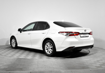 Подержанный автомобиль Toyota Camry Sedan 2020 года (7 фото)