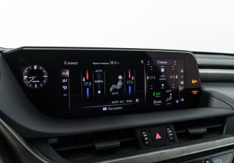 Подержанный автомобиль Lexus ES 2019 года (20 фото)