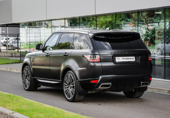 Подержанный автомобиль Land Rover Range Rover Sport 2019 года (8 фото)