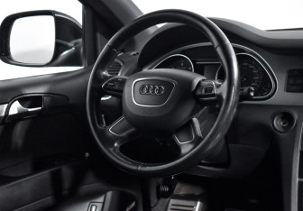 Подержанный автомобиль Audi Q7 2013 года (16 фото)
