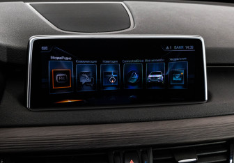 Подержанный автомобиль BMW X5 2016 года (16 фото)