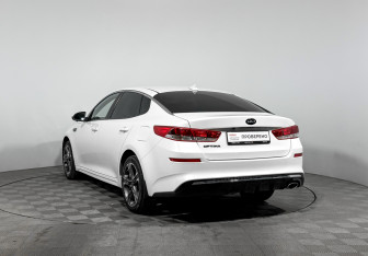 Подержанный автомобиль Kia Optima Sedan 2019 года (7 фото)