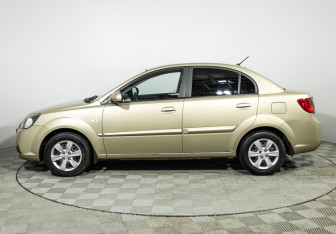 Подержанный автомобиль Kia Rio Sedan 2011 года (8 фото)