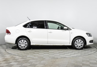 Подержанный автомобиль Volkswagen Polo Sedan 2013 года (4 фото)