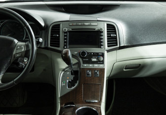 Подержанный автомобиль Toyota Venza 2010 года (14 фото)