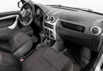 Подержанный автомобиль Renault Logan Sedan 2011 года (13 фото)
