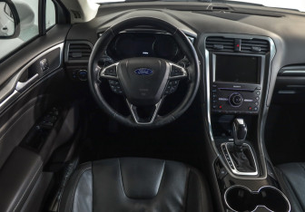Подержанный автомобиль Ford Mondeo Sedan 2016 года (10 фото)
