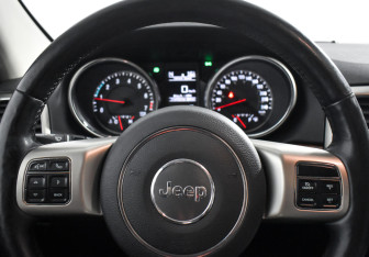 Подержанный автомобиль Jeep Grand Cherokee 2011 года (18 фото)