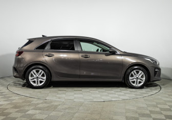 Подержанный автомобиль Kia Ceed Hatchback 2018 года (4 фото)