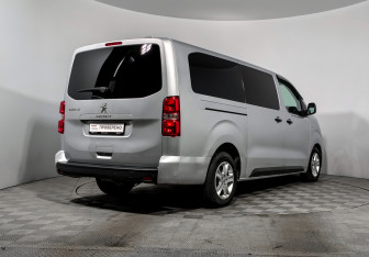 Подержанный автомобиль Peugeot Traveller 2021 года (5 фото)