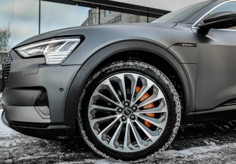 Подержанный автомобиль Audi e-tron Sportback 2021 года (3 фото)