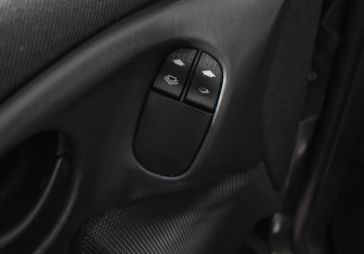 Подержанный автомобиль Ford Focus Sedan 2004 года (10 фото)