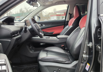 Подержанный автомобиль Changan UNI-S 2024 года (12 фото)