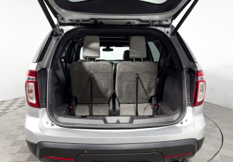Подержанный автомобиль Ford Explorer 2014 года (22 фото)