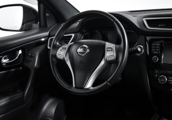 Подержанный автомобиль Nissan Qashqai 2017 года (16 фото)