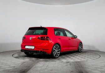 Подержанный автомобиль Volkswagen Golf R Hatchback 2019 года (5 фото)