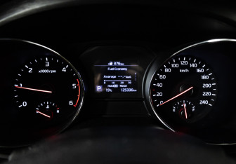 Подержанный автомобиль Kia Carnival 2020 года (12 фото)