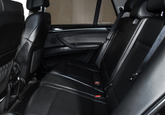 Подержанный автомобиль BMW X5 2013 года (13 фото)