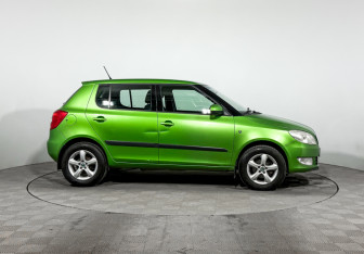 Подержанный автомобиль Skoda Fabia Hatchback 2012 года (4 фото)