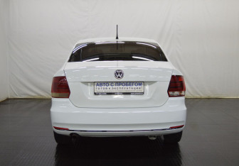 Подержанный автомобиль Volkswagen Polo Sedan 2015 года (6 фото)