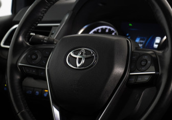 Подержанный автомобиль Toyota Camry Sedan 2018 года (11 фото)