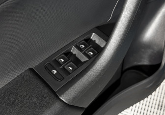 Подержанный автомобиль Skoda Rapid Liftback 2014 года (10 фото)