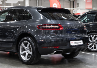 Подержанный автомобиль Porsche Macan 2018 года (10 фото)