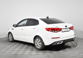 Подержанный автомобиль Kia Rio Sedan 2015 года (7 фото)