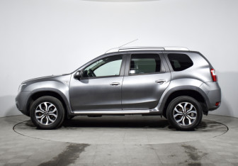 Подержанный автомобиль Nissan Terrano 2017 года (8 фото)