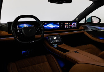 Подержанный автомобиль Voyah Passion 2023 года (19 фото)